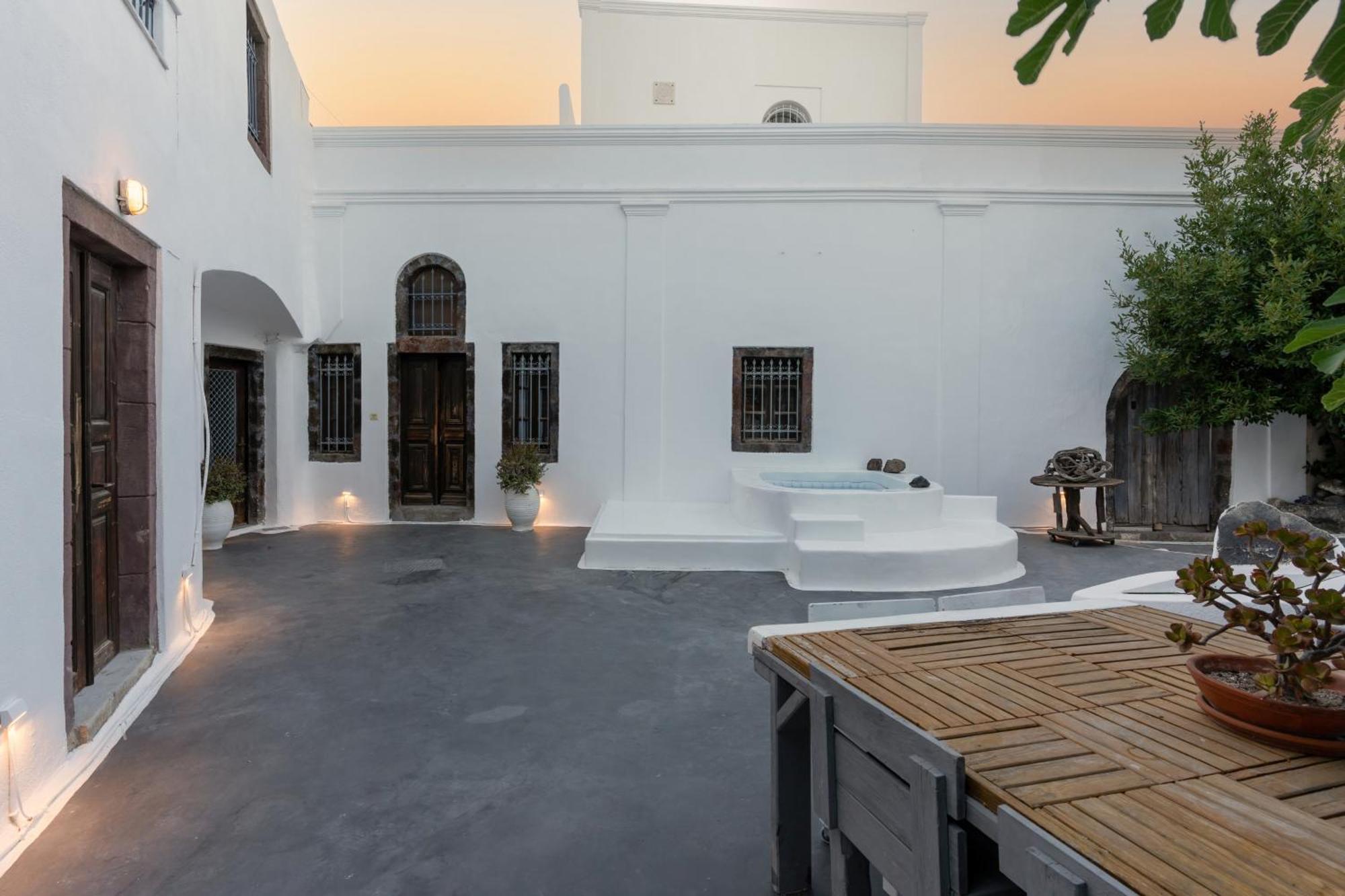 On An Island Suites & Apartments - Fira Exterior photo