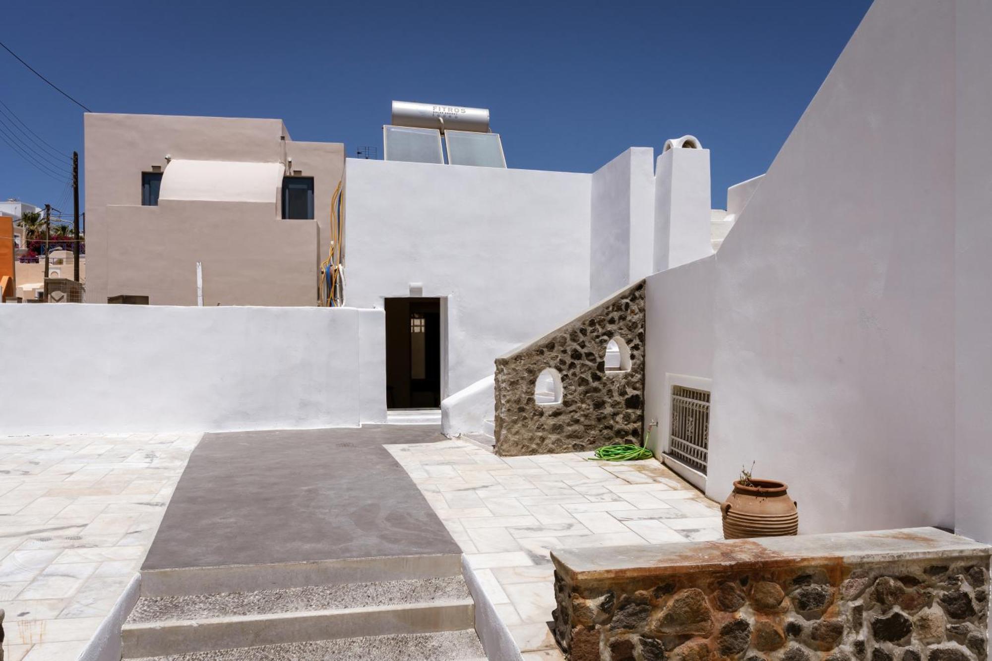 On An Island Suites & Apartments - Fira Exterior photo
